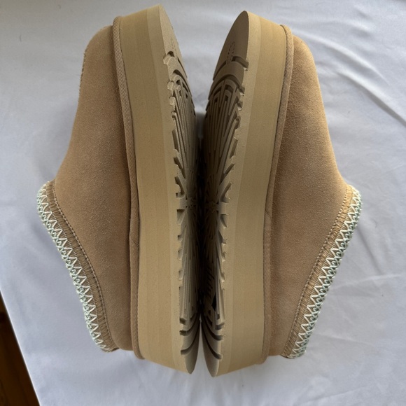 UGG TAZZ II SAND Size 9 AUTHENTIC WITH ORIGINAL BOX! - Picture 4 of 8